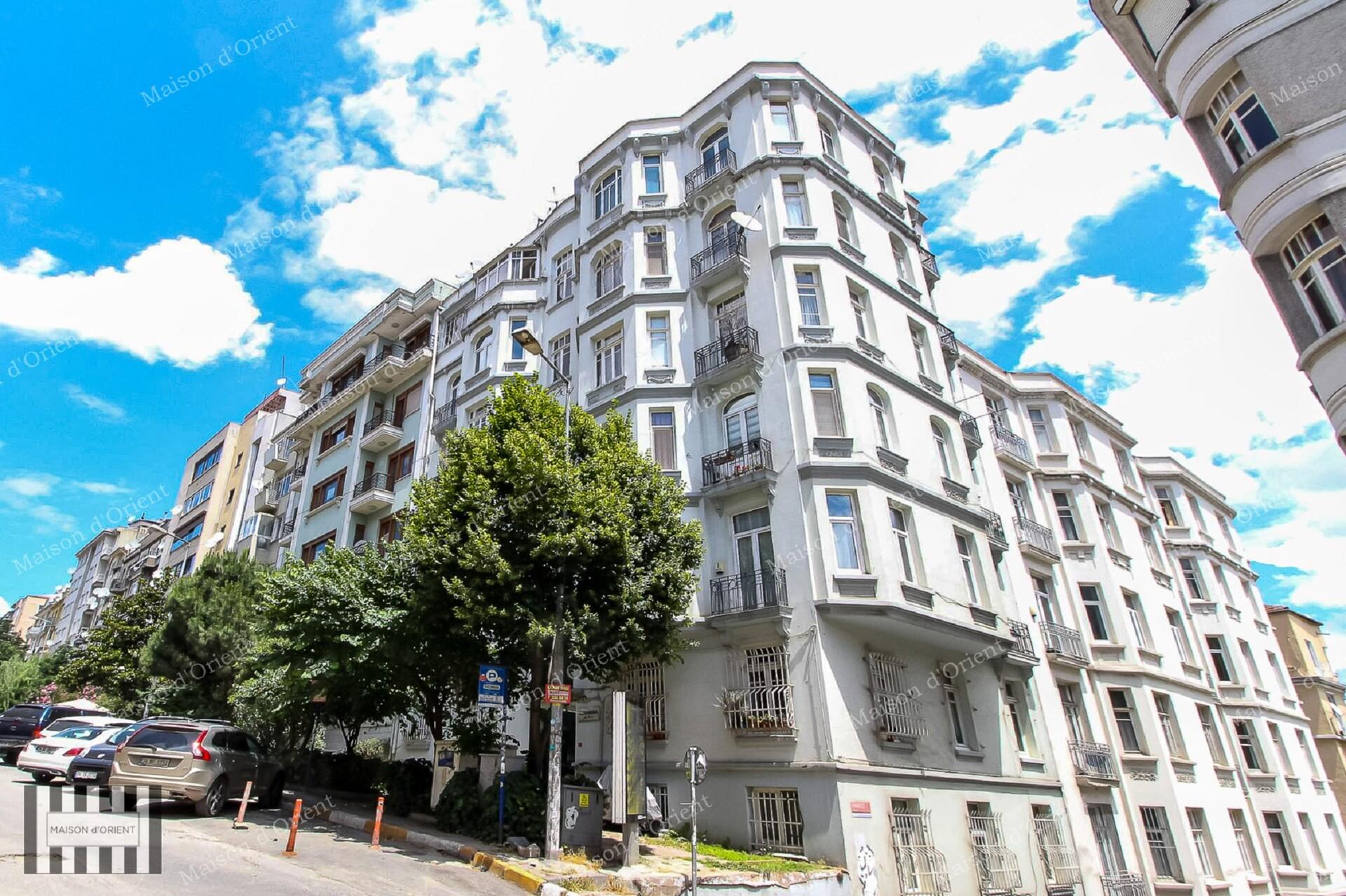 3+1 Flat for Rent in Renovated Building in Cihangir — Cihangir, İstanbul — 3+1 — Closed