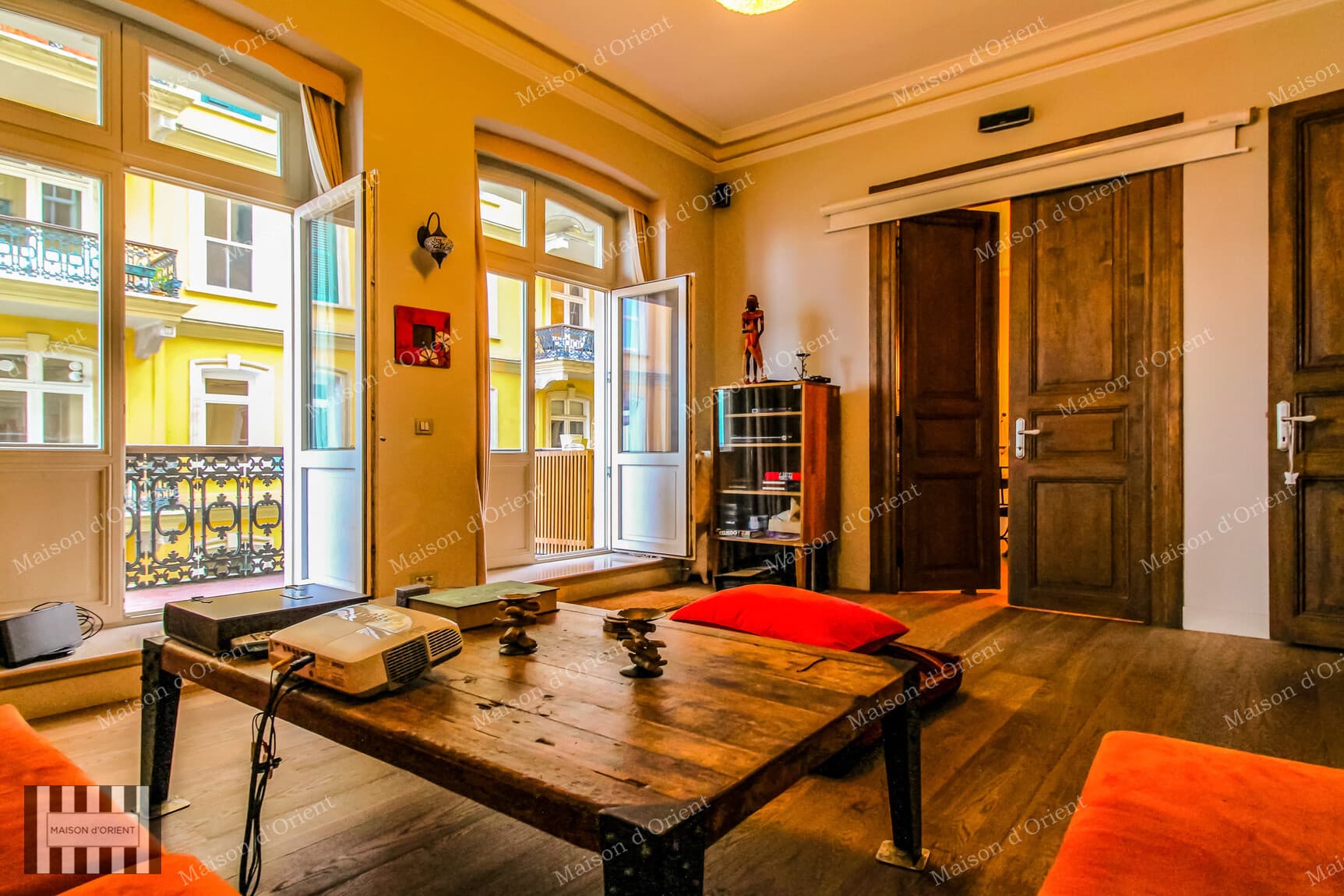 Doğan Apartmanı'nda Balkonlu ve Manzaralı 3+2 Kiralık Daire — Galata, İstanbul — 3+2 — Kapanmış