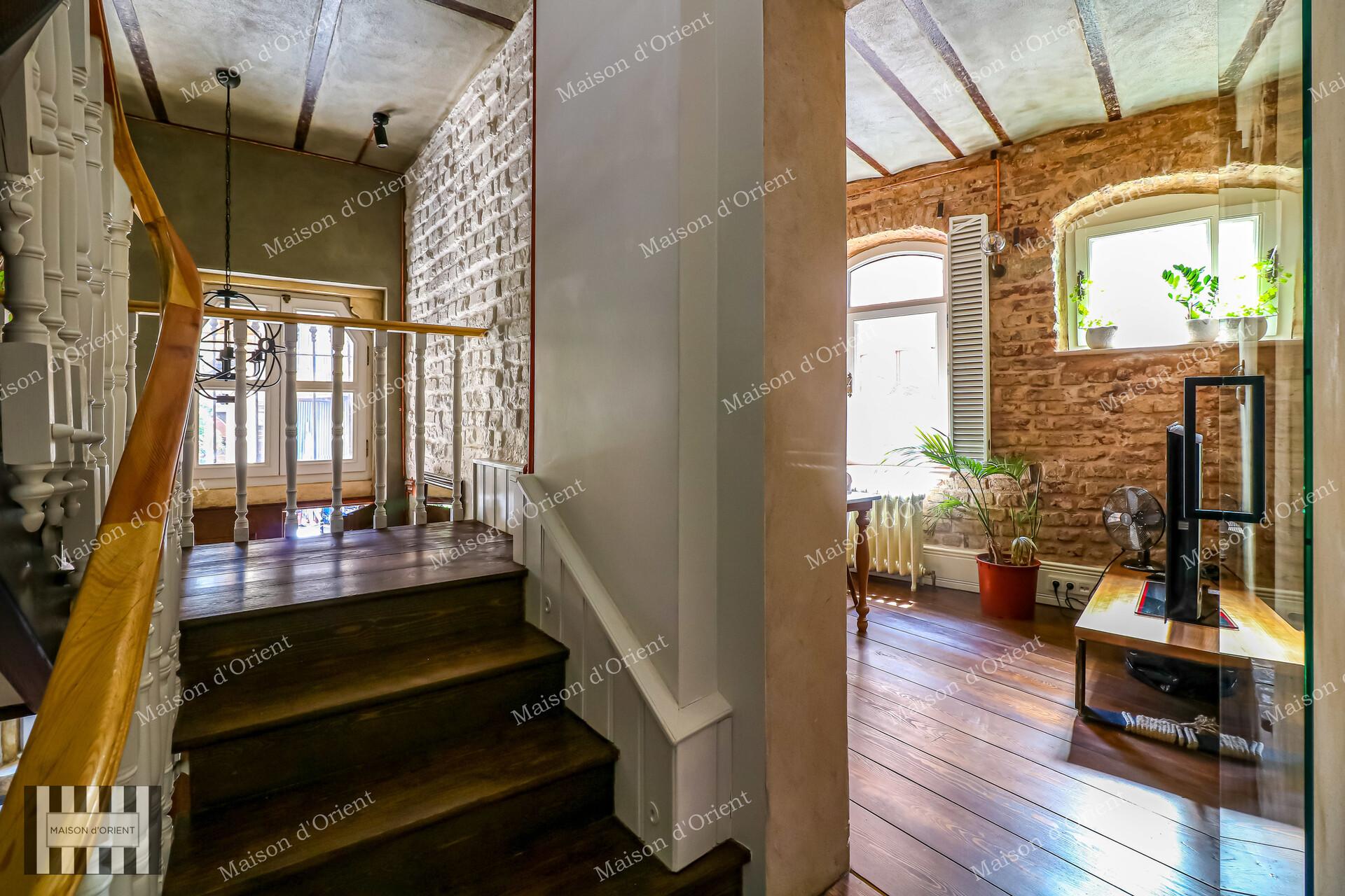 Balat Merkezde Teraslı ve Manzaralı Kiralık Tarihi Müstakil Ev — Balat, İstanbul — 2+1 — Kapanmış