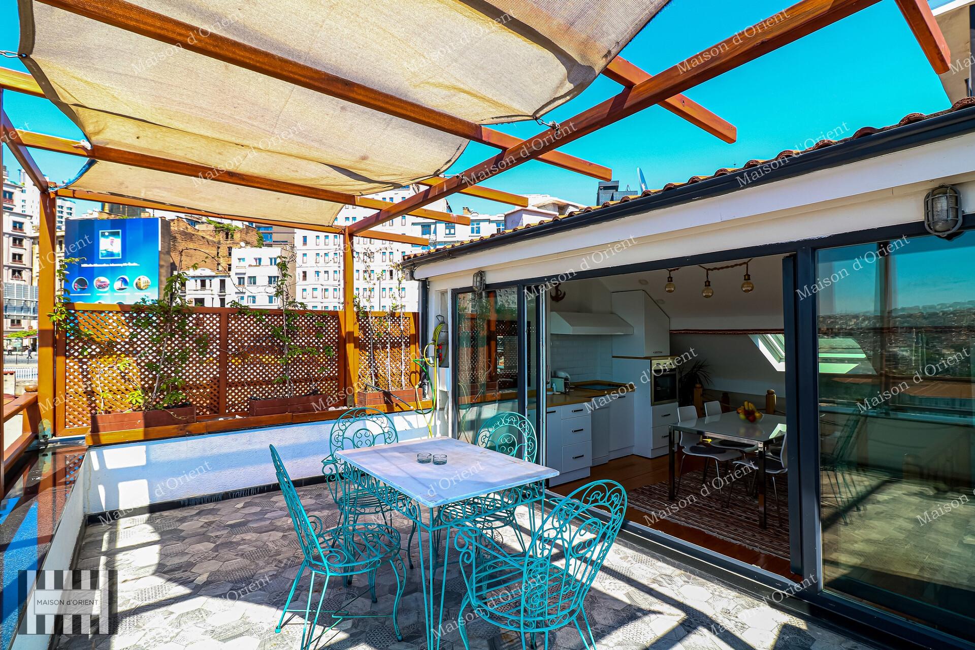 4 Storey Historical Building for Sale with View in Şişhane — Şişhane, İstanbul — For Buy