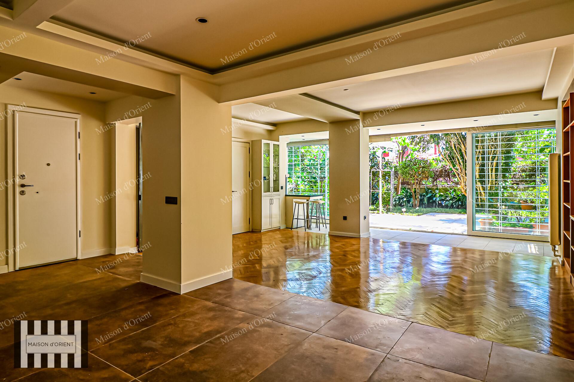2+1 Apartment With Private Garden For Sale In Gumussuyu — Gümüşsuyu, İstanbul — 2+1 — Closed