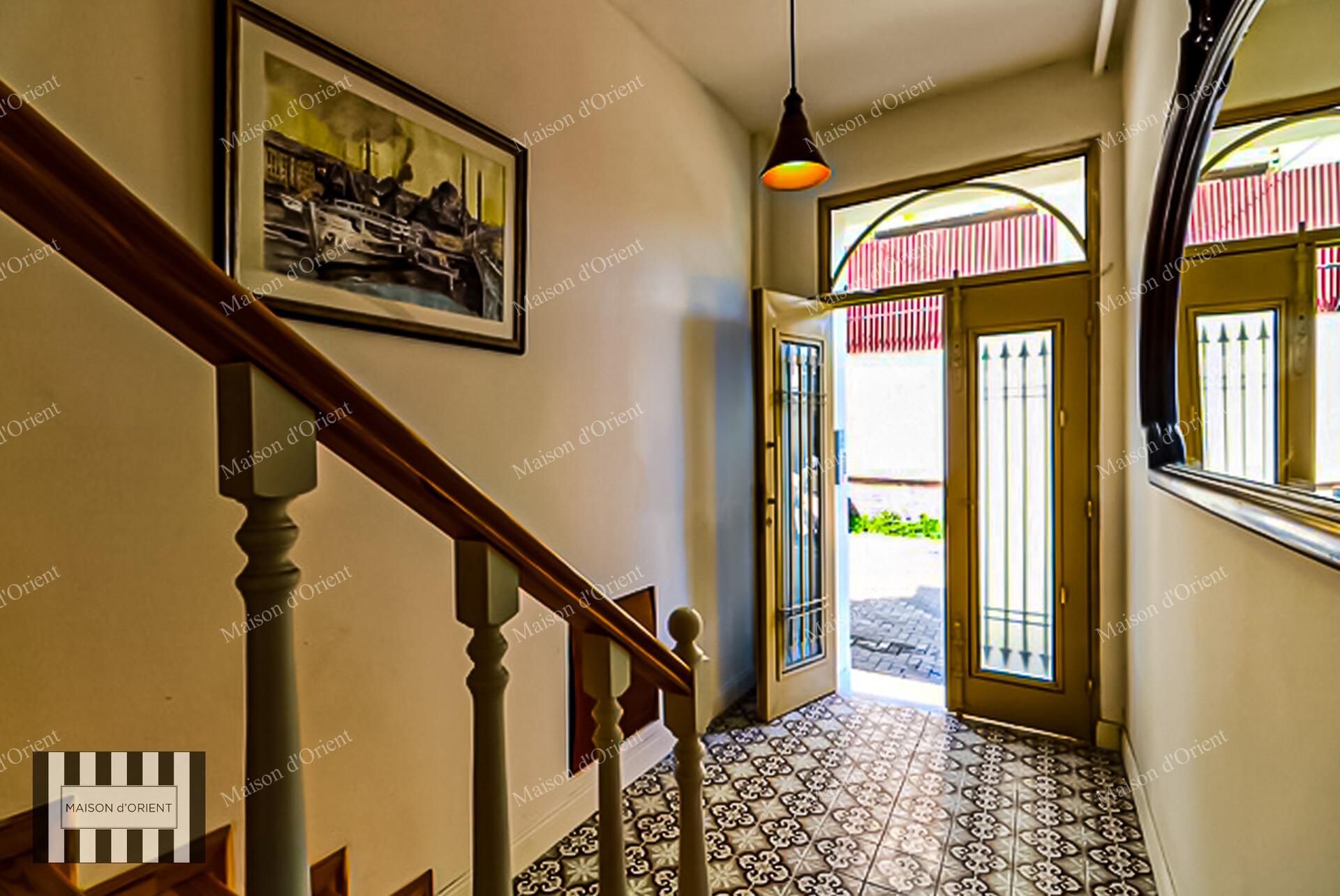 Balat'ta Airbnb İzinli Satılık 4 Katlı Bahçeli Bina — Balat, İstanbul — 3+3 — Satılık