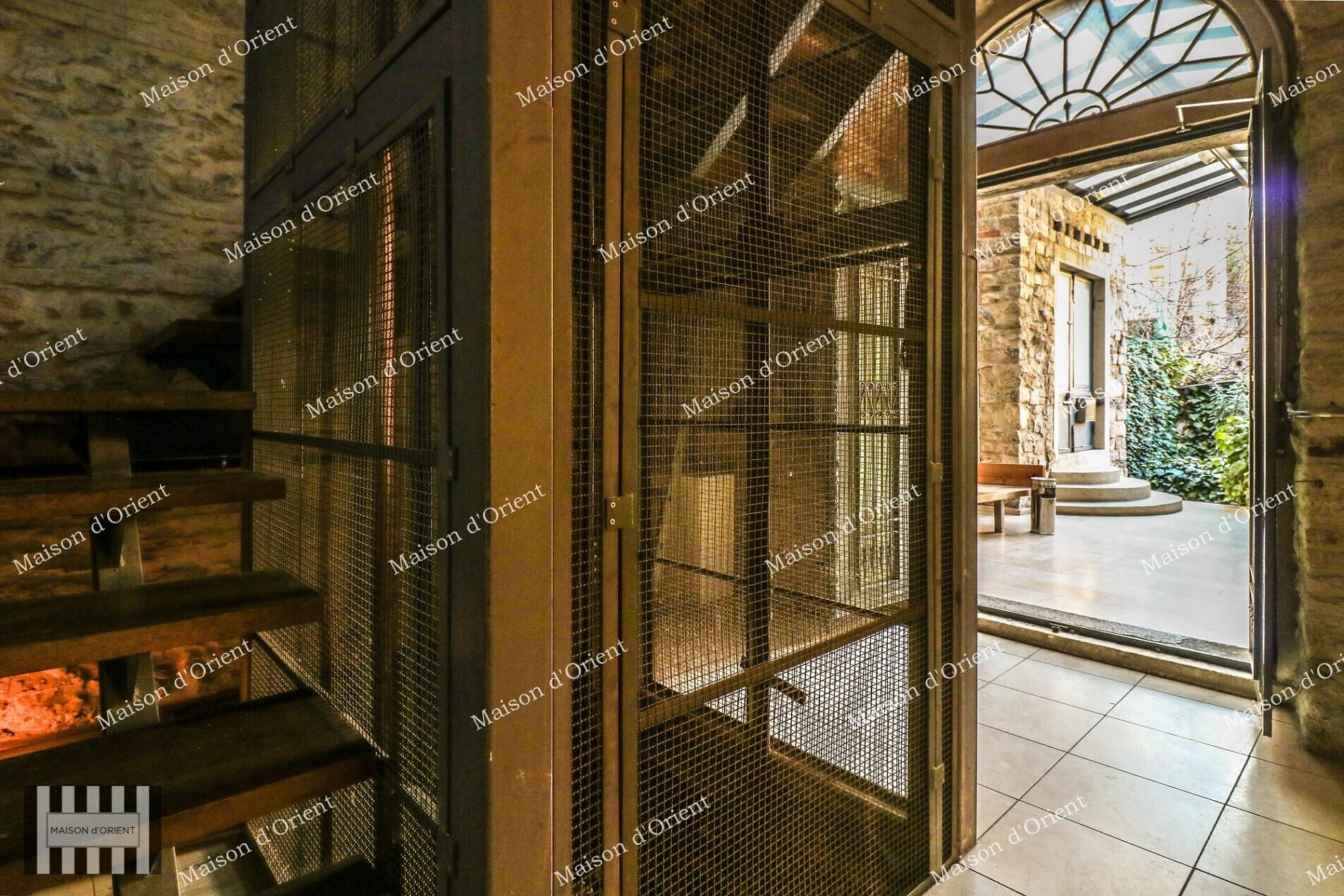 5-Storey Building with Private Garden for Sale in Galata — Galata, İstanbul — Closed