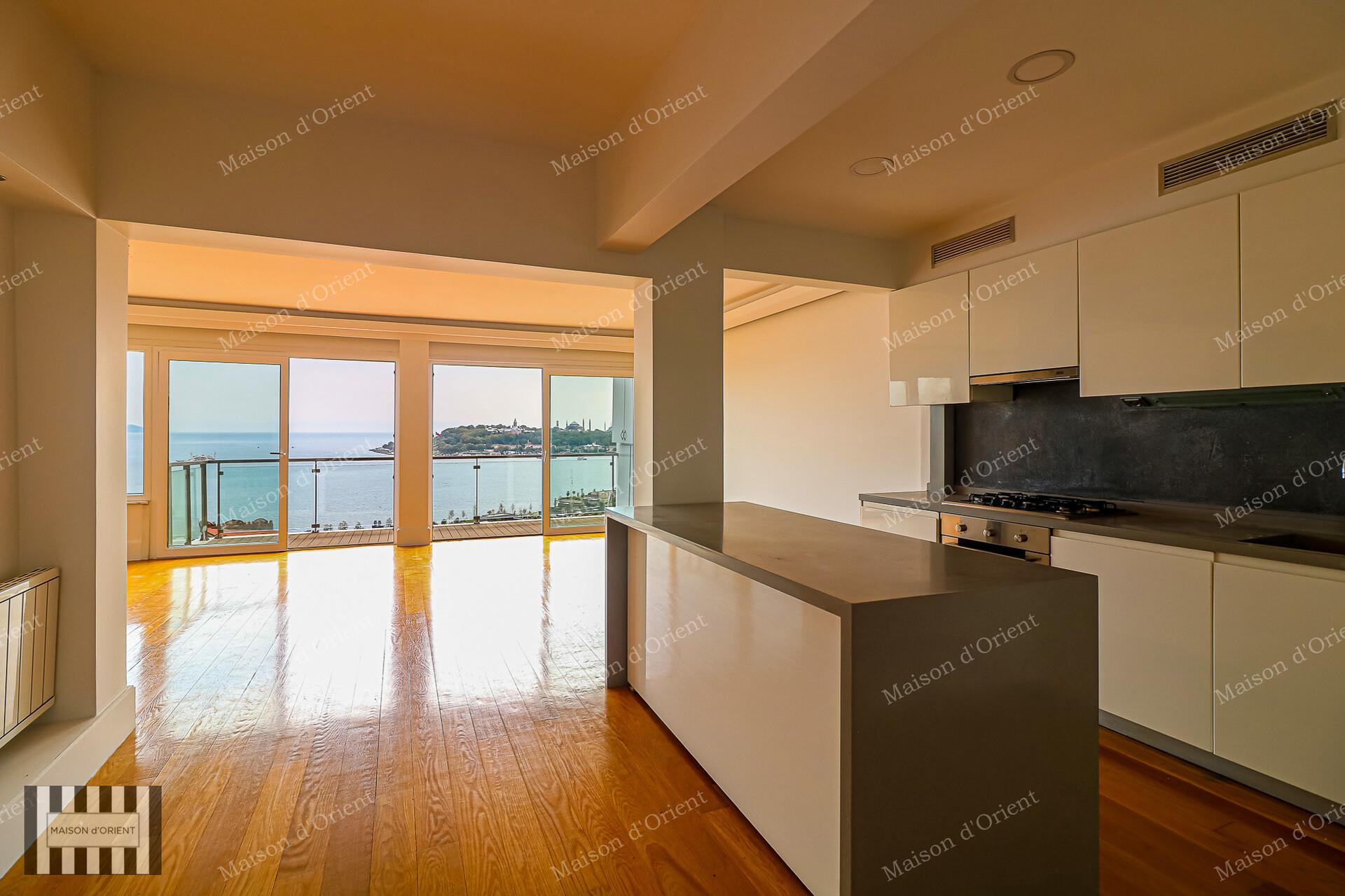 2+1 Apartment for Rent on Kumrulu Street, Cihangir — Cihangir, İstanbul — 2+1 — Closed