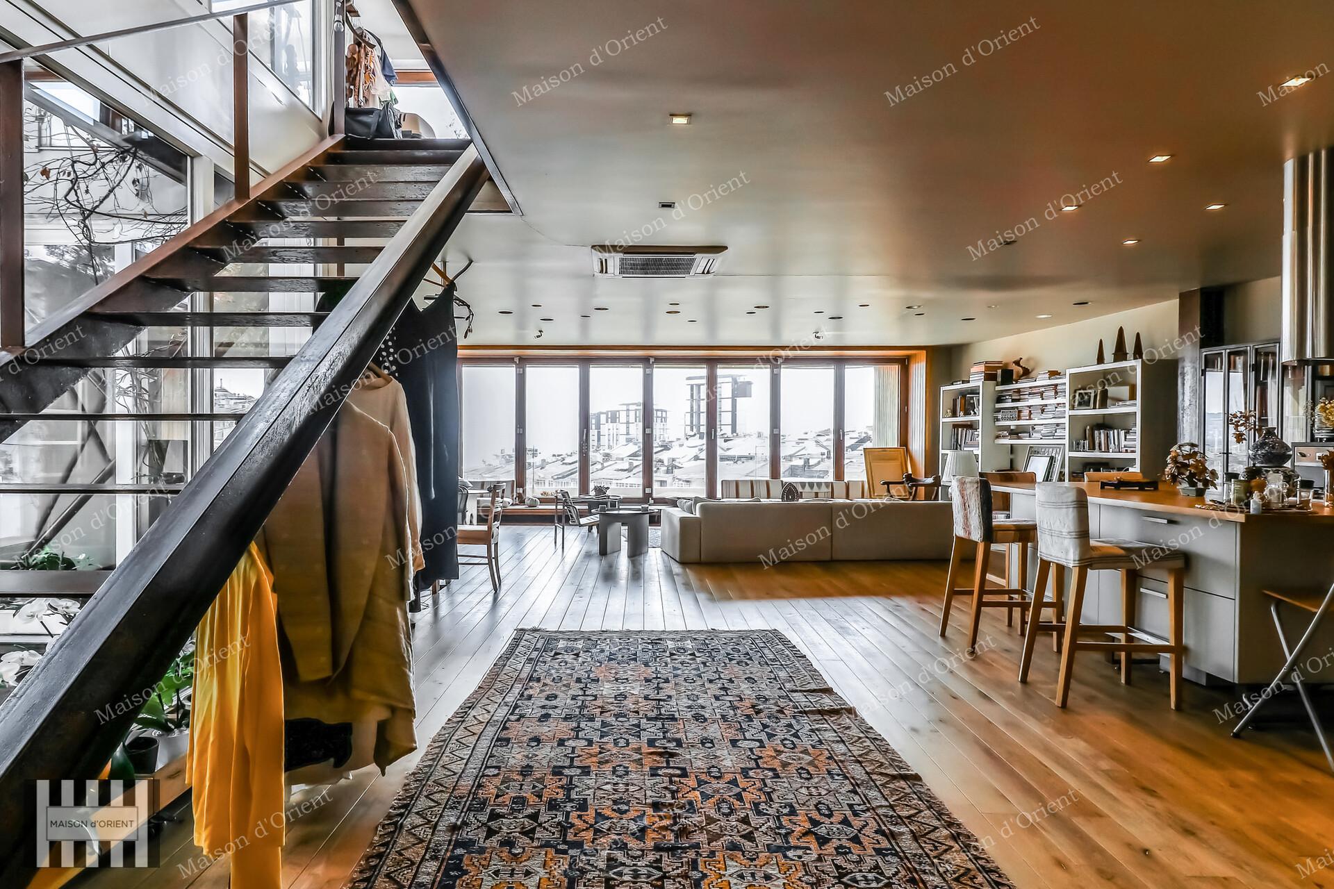 Teşvikiye'de Teraslı, Manzaralı 400m2 Satılık Çatı Dubleksi — Teşvikiye, İstanbul — 2+1 — Kapanmış