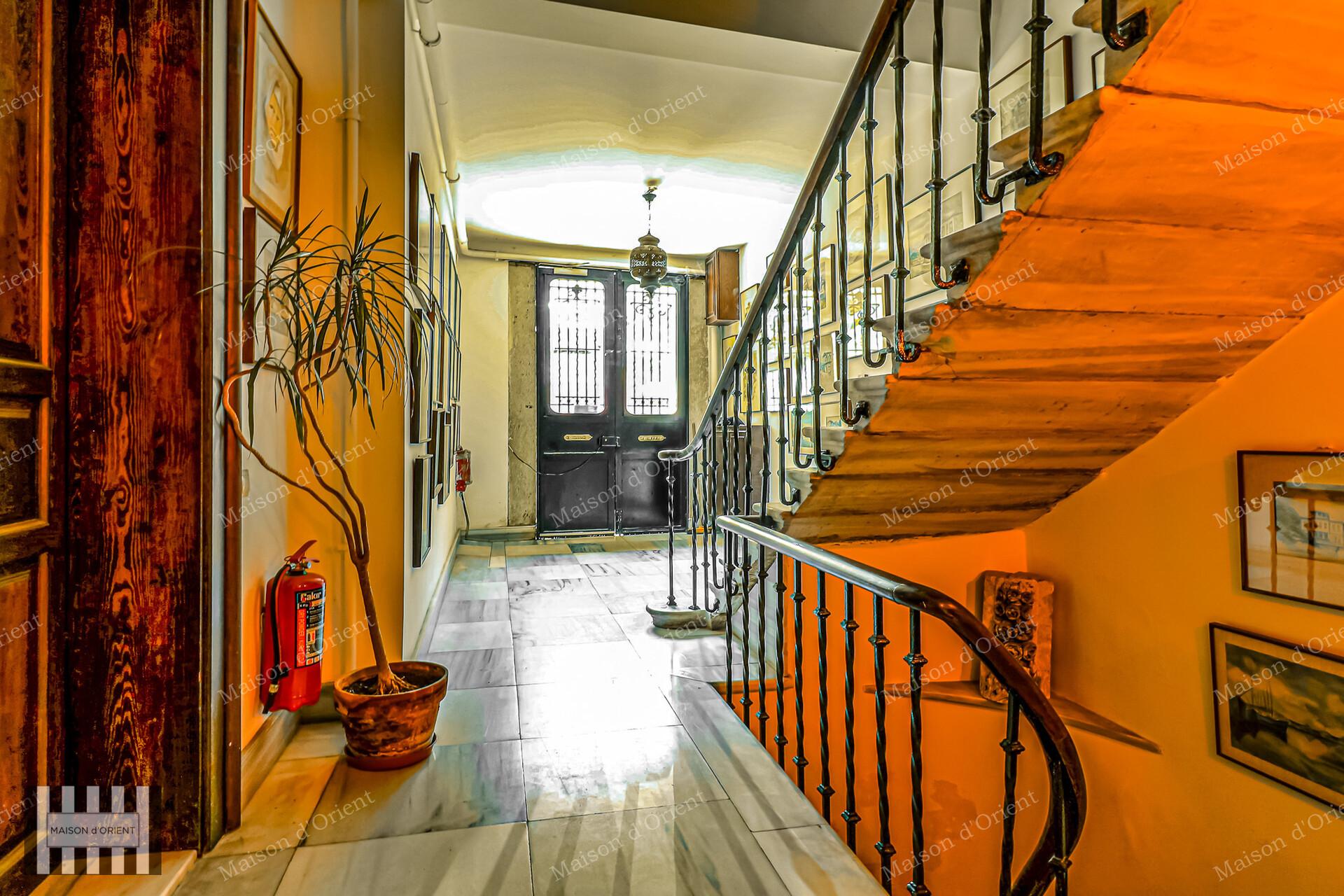 2+1 Rental Flat in Cihangir Historical Pamir Bey Apartment — Cihangir, İstanbul — 2+1 — Closed