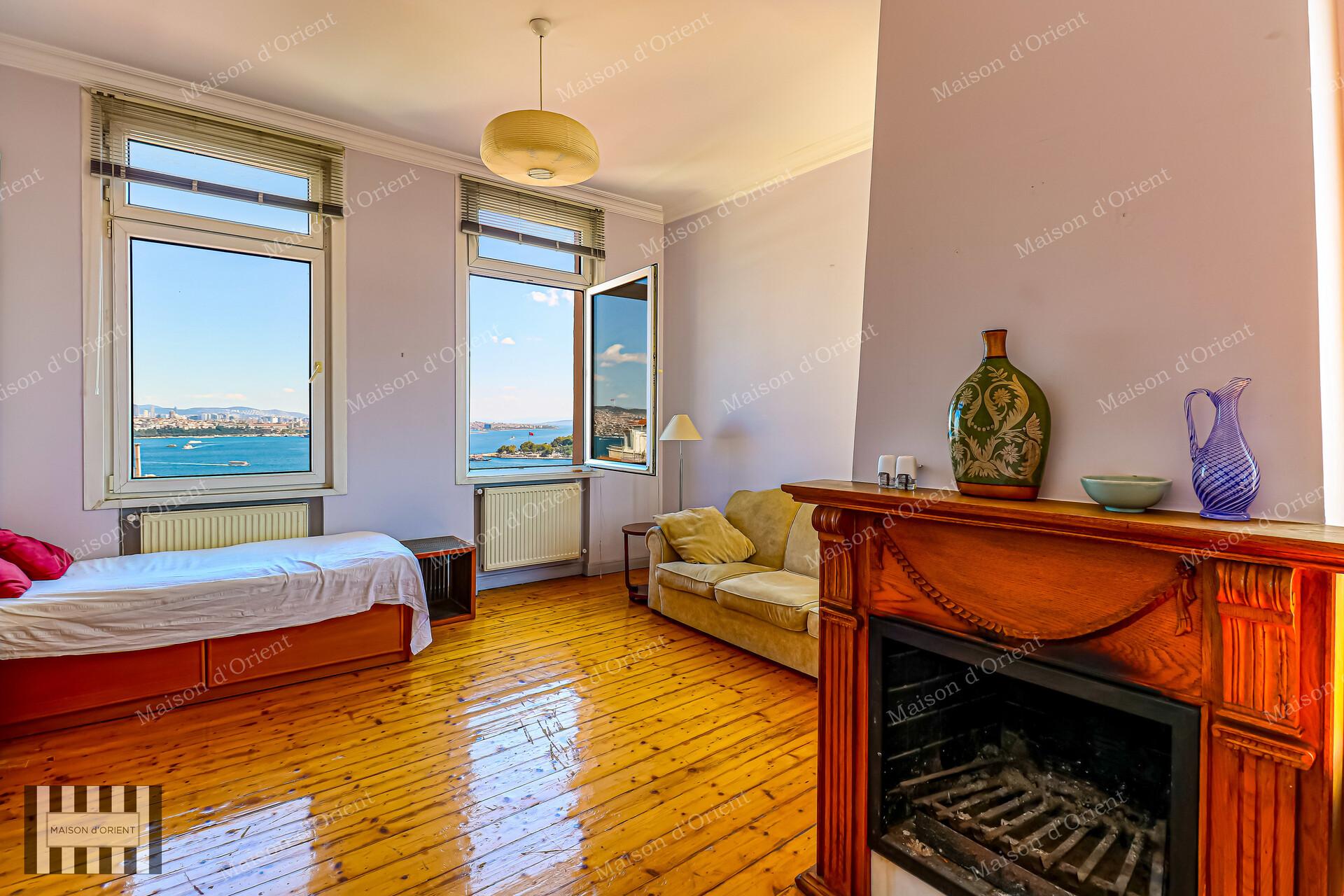 3+1 Flat for Rent with Panoramic View in Historical Building, Galata — Galata, İstanbul — 3+1 — Closed