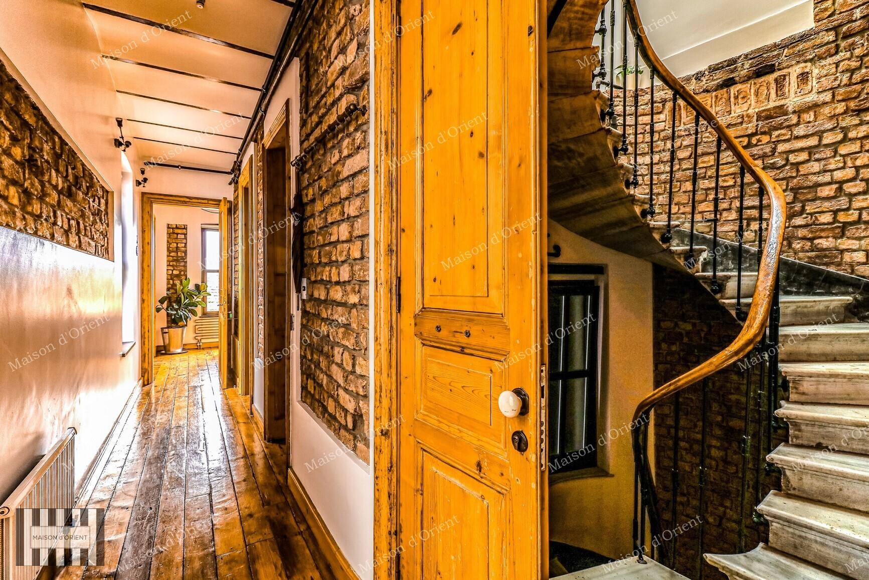 140sqm Flat for Rent in Alaaddin Building — Galata, İstanbul — 1+1 — Closed