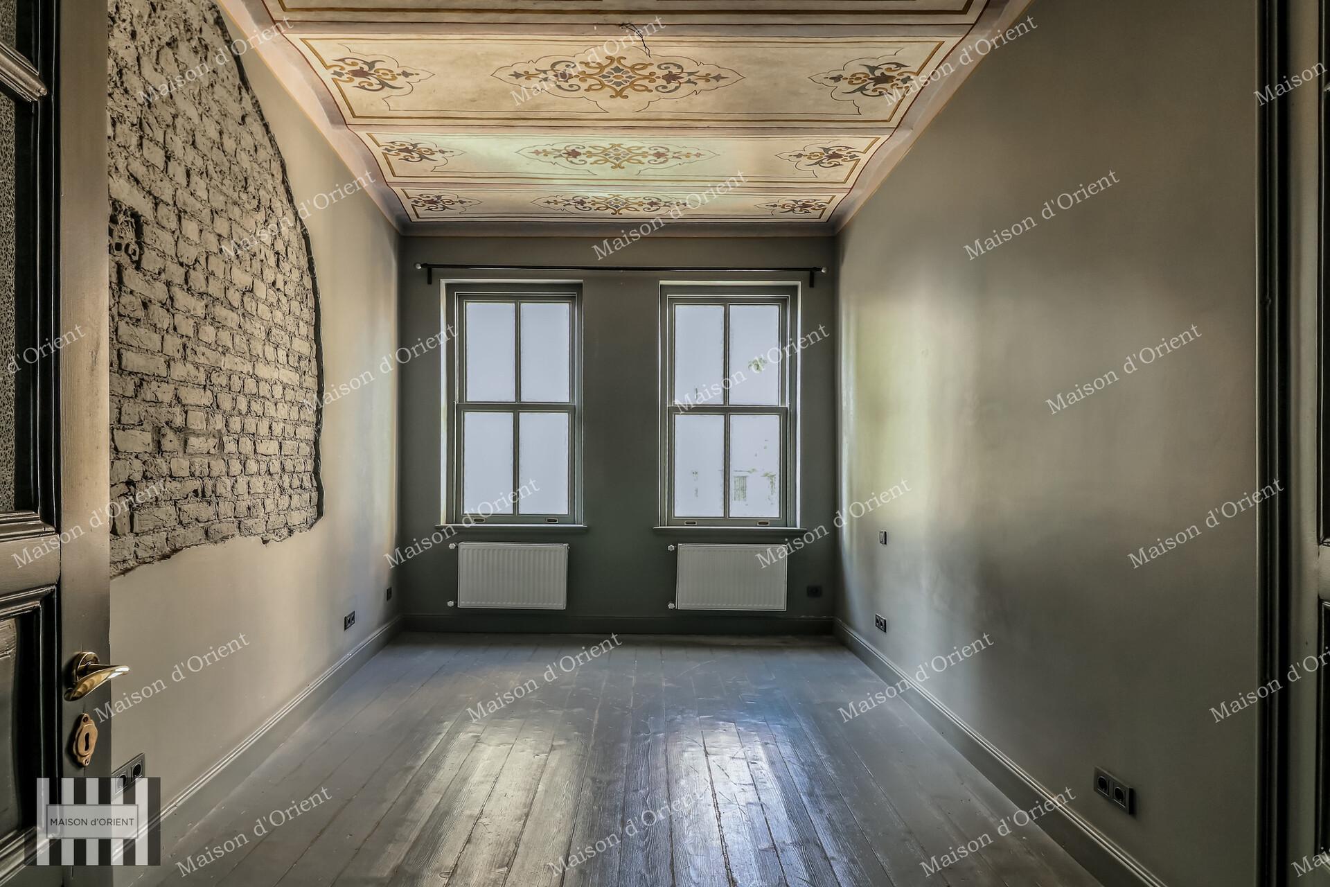 160sqm Flat for Rent in Historical Petraki Building — Galata, İstanbul — 3+1 — Closed