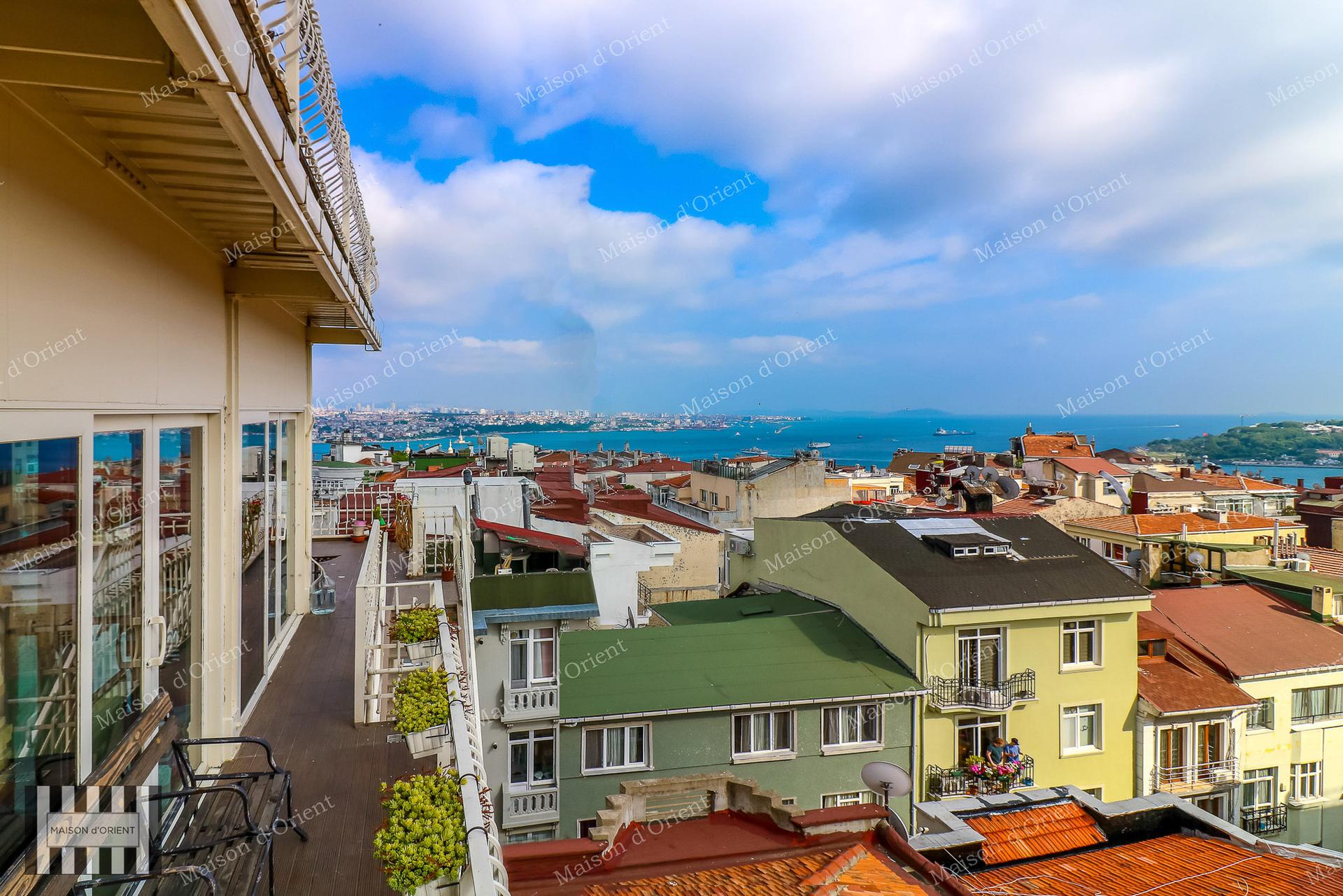 Flat for Rent with Private Terrace in Cihangir — Cihangir, İstanbul — 1+0 — Closed