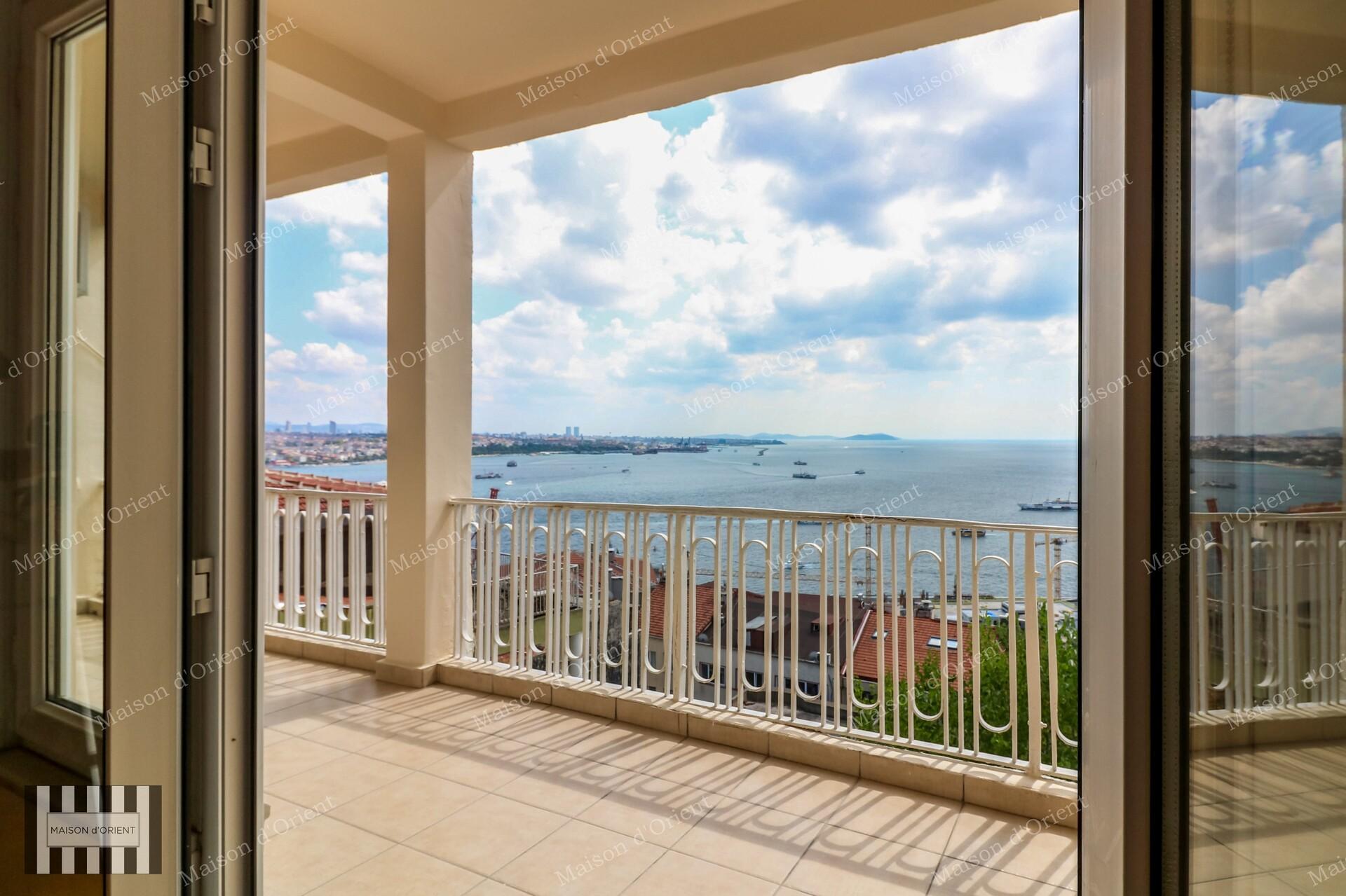 2+1 Flat for Rent with Terrace and View in Cihangir Susam Street — Cihangir, İstanbul — 2+1 — Closed