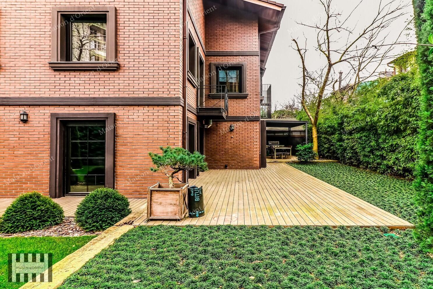 Levent'te 250m² Müstakil Bahçeli Satılık Tripleks Villa — Levent, İstanbul — 4+2 — Satılık