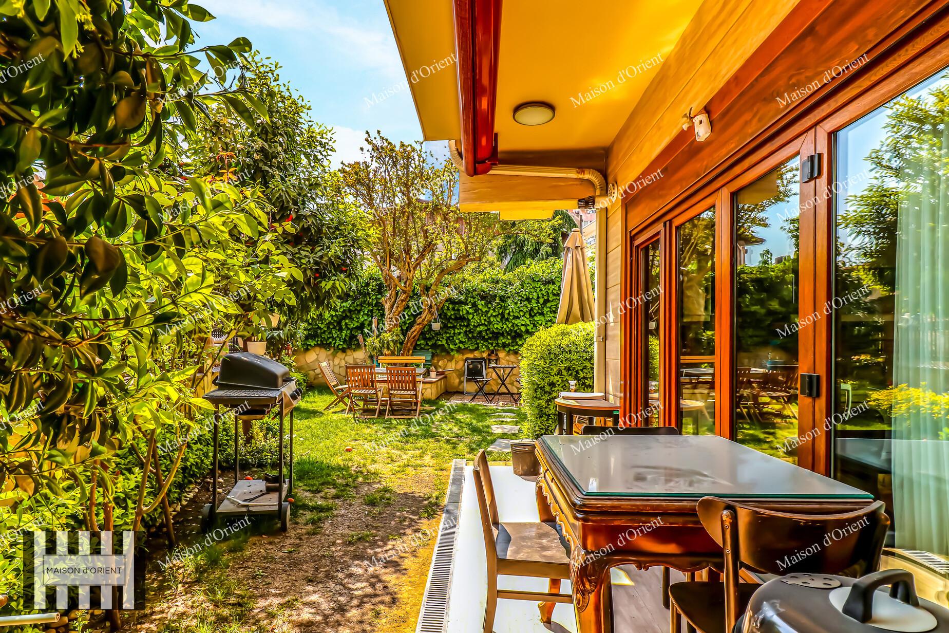 3+1 Detached House with Garden for Rent in Cihangir — Cihangir, İstanbul — 3+1 — For Rent