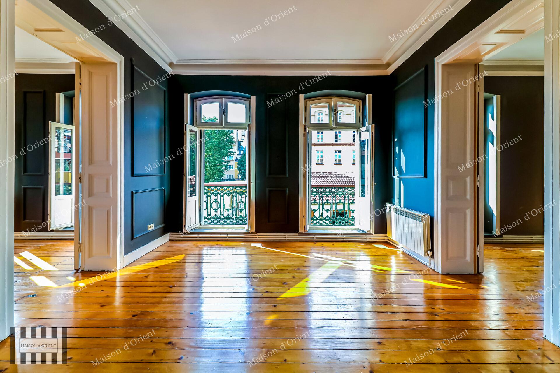 Galata, Doğan Apartmanı'nda Manzaralı 150m2 Kiralık Daire — Galata, İstanbul — 2+2 — Kapanmış