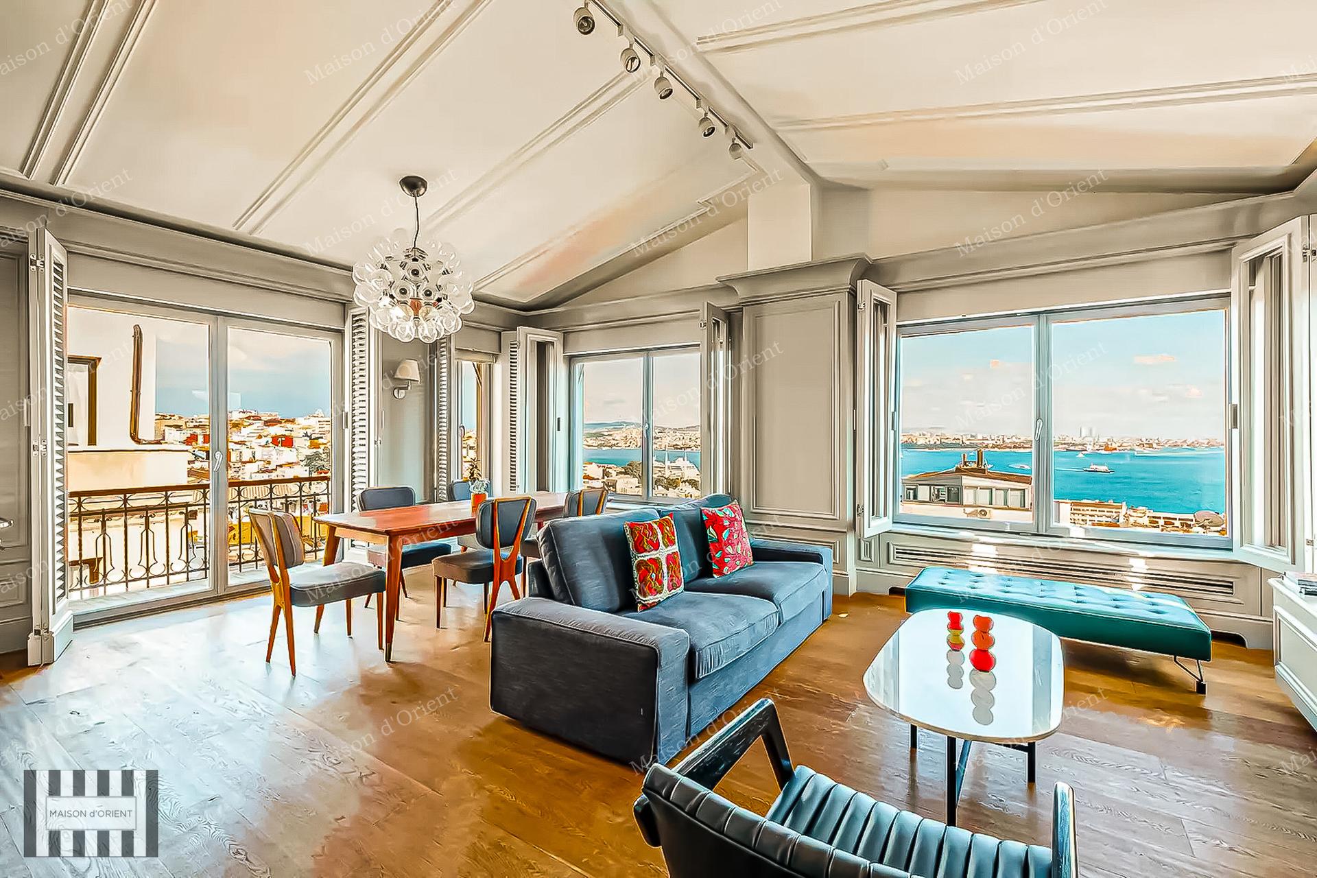 Galata'da Boğaz Manzaralı Satılık Tarihi Ojeni Apartmanı — Galata, İstanbul — Satılık