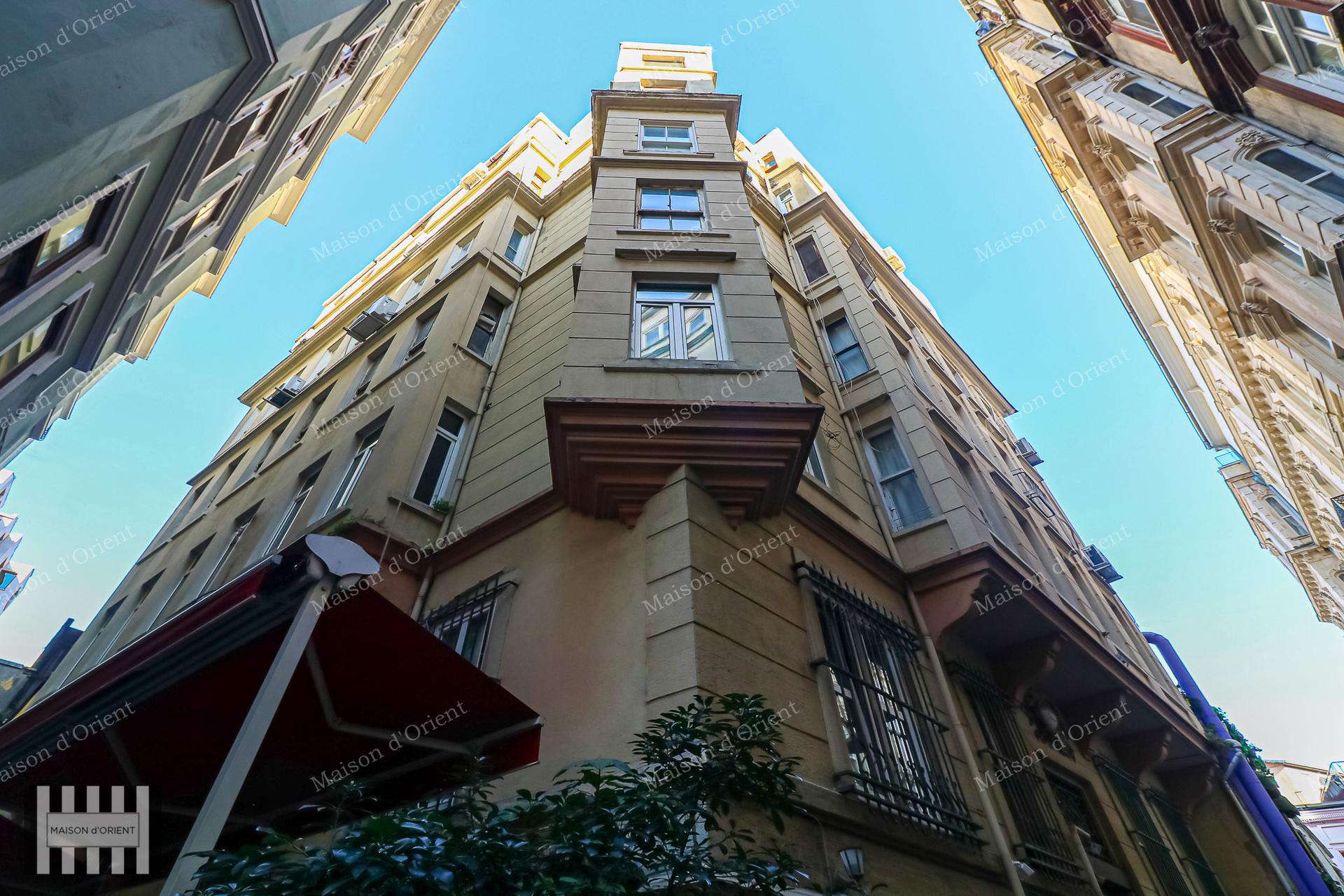 2+1 Apartment for Rent with Balcony and Bosphorus View in Galata — Galata, İstanbul — 2+1 — Closed