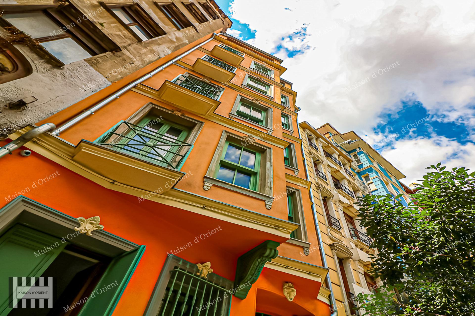 5 Storey Historical Building For Rent on Ömer Hayyam Street — Ömer Hayyam, İstanbul — Closed