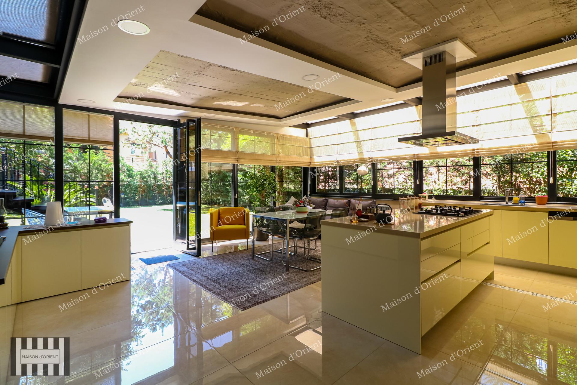 3+2 Villa with Private Garden for Sale in Levent Karanfil Street — Levent, İstanbul — 3+2 — Closed