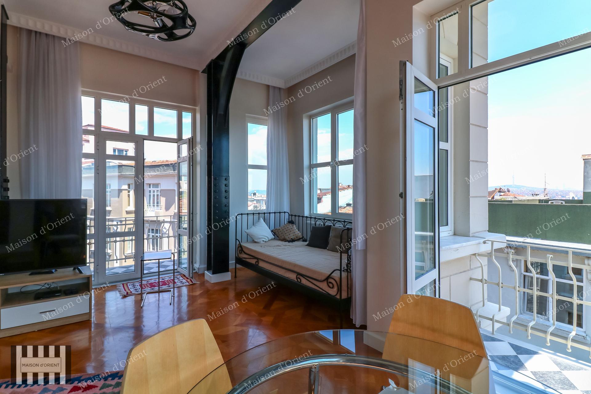 2+1 Rental Flat in Cihangir Historical Building — Cihangir, İstanbul — 2+1 — Closed
