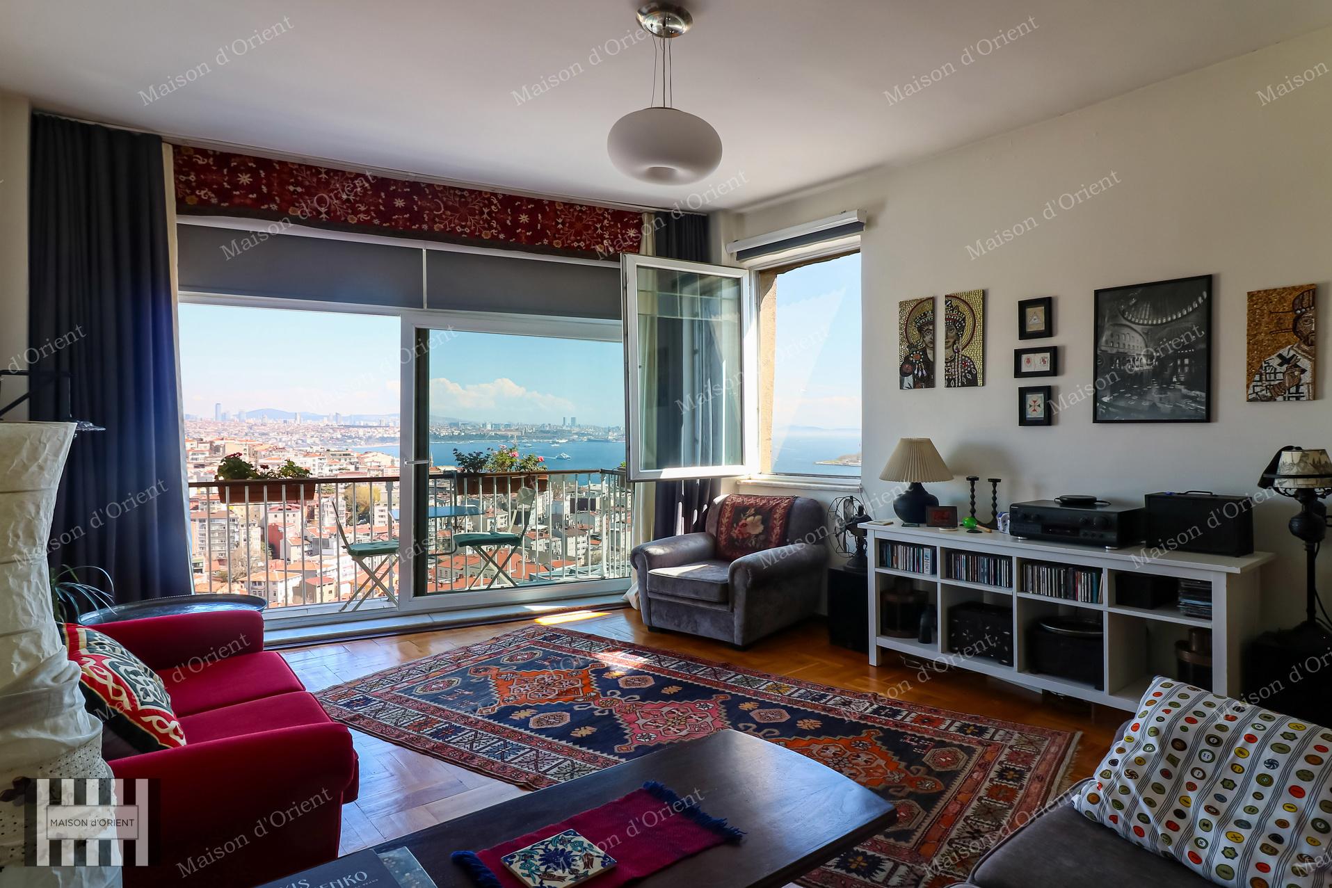 2+2 Aparment for Sale in Historical Building on Istiklal Street — İstiklal, İstanbul — 2+2 — Closed