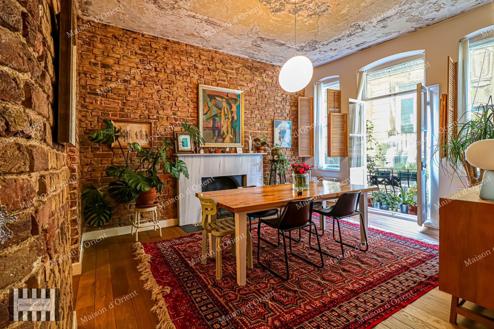 Renovated 3+1 Flat for Sale in Historical Building, Galata — Galata, İstanbul — 3+1 — Closed