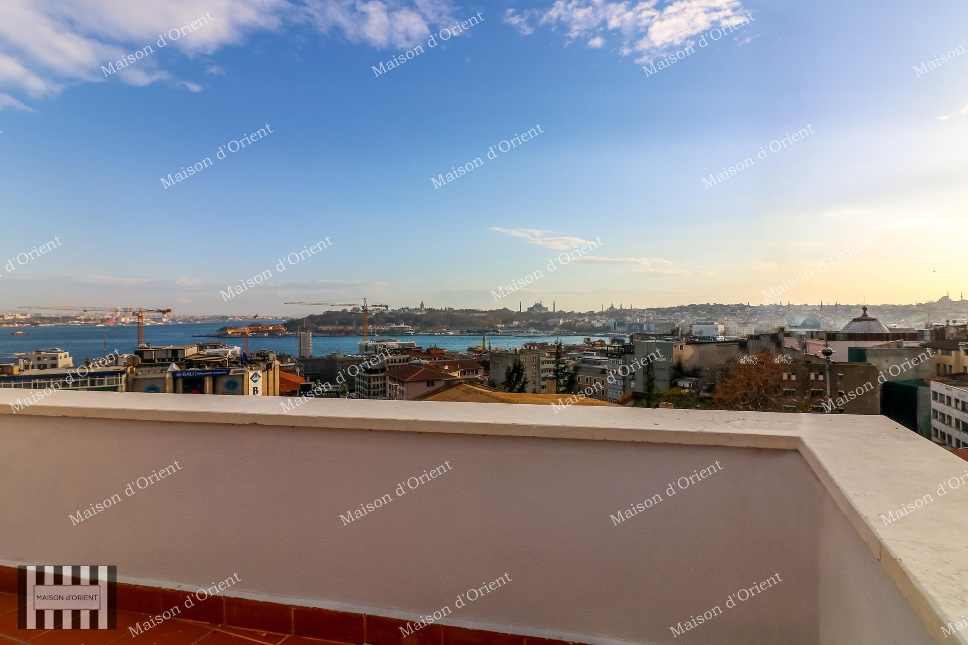 1+1 Flat for Rent with Terrace and View in Galata — Galata, İstanbul — 1+1 — Closed