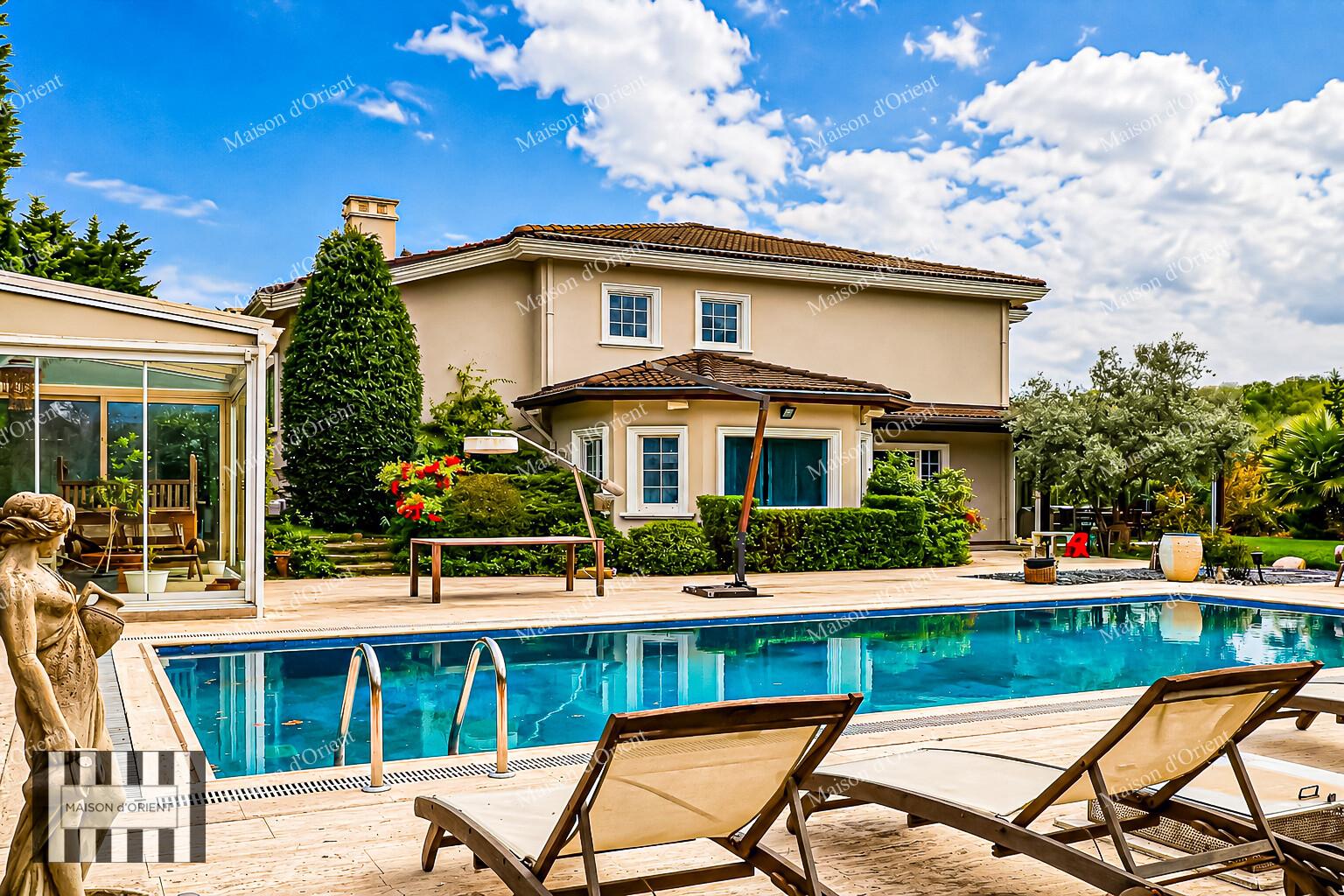 Rental Villa in Zekeriyaköy with Large Garden and Swimming Pool — Sarıyer, İstanbul — 5+2 — For Rent