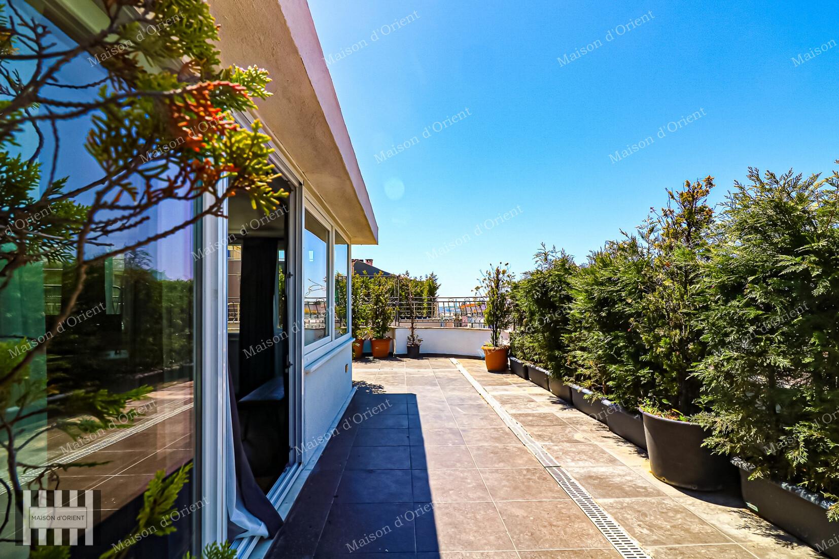 Cihangir'de Geniş Teraslı Satılık 2+1 Dubleks Daire — Cihangir, İstanbul — 2+1 — Satılık