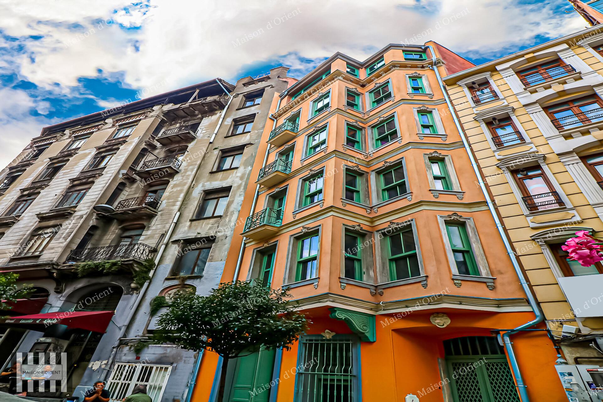 5 Storey Historical Building For Sale on Ömer Hayyam Street — Ömer Hayyam, İstanbul — For Buy