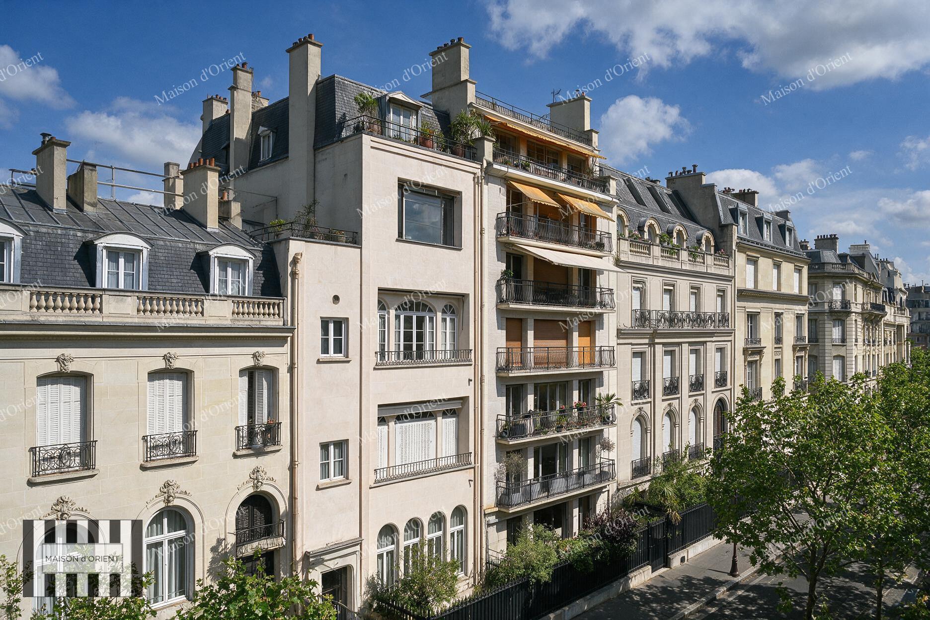 2+1 Apartment for Sale with Balcony in La Muette, Paris — Paris, France — 2+1 — International