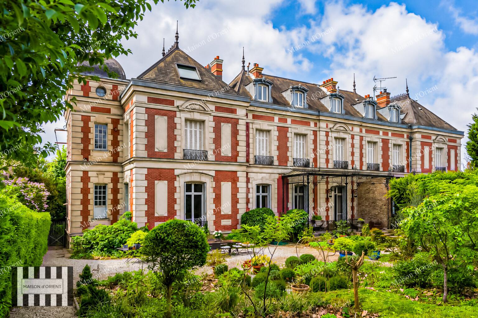 Tarihi Château de Daupeley-Warin’de 1.000 m² Bahçeli Satılık Dubleks Daire — Essonne, Fransa — 4+1 — Yurt Dışı
