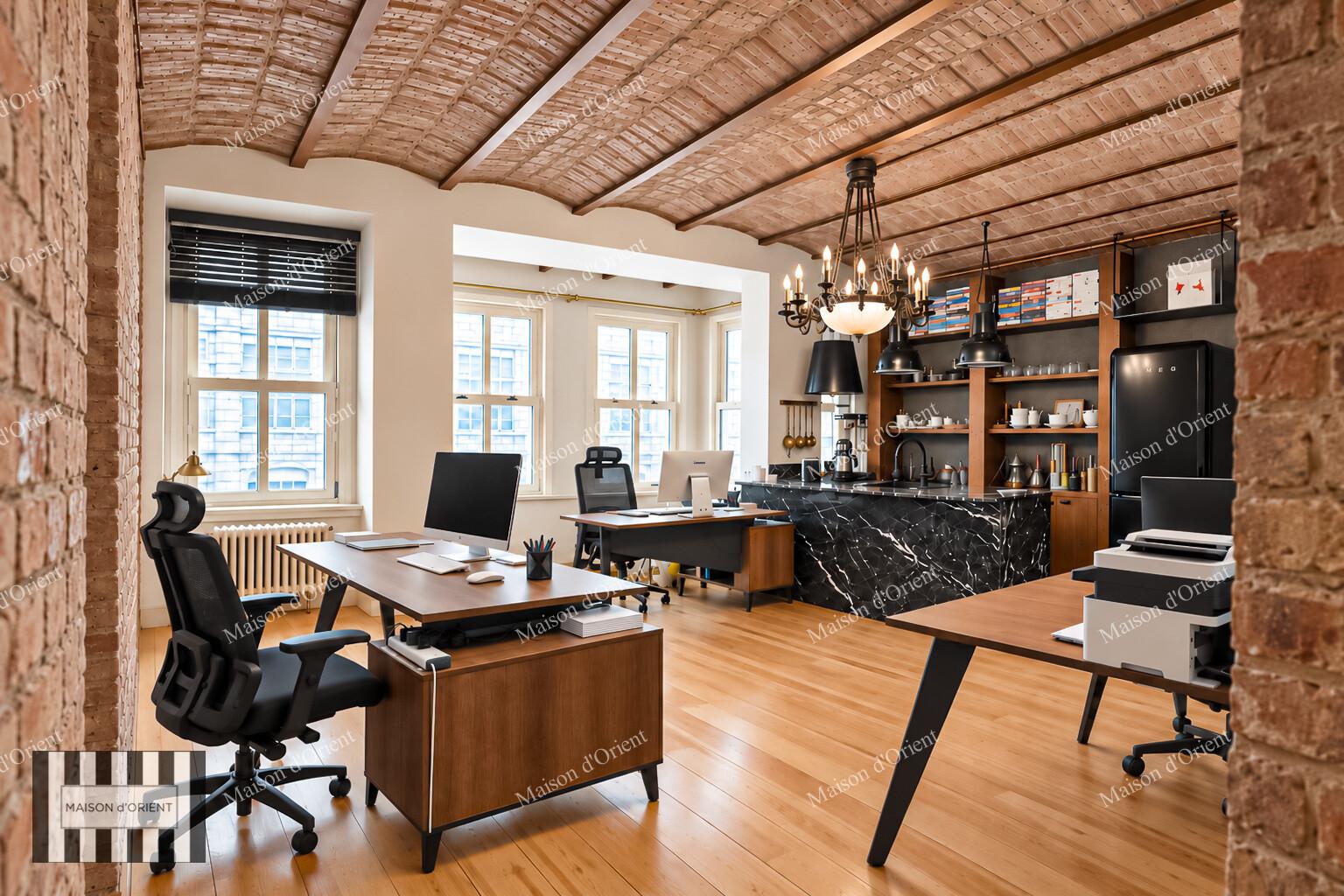 Meşrutiyet Caddesi Üzeri Tarihi Çağdaş Apartmanı'nda Satılık 2+1 Daire — Pera, İstanbul — 3+1 — Satılık