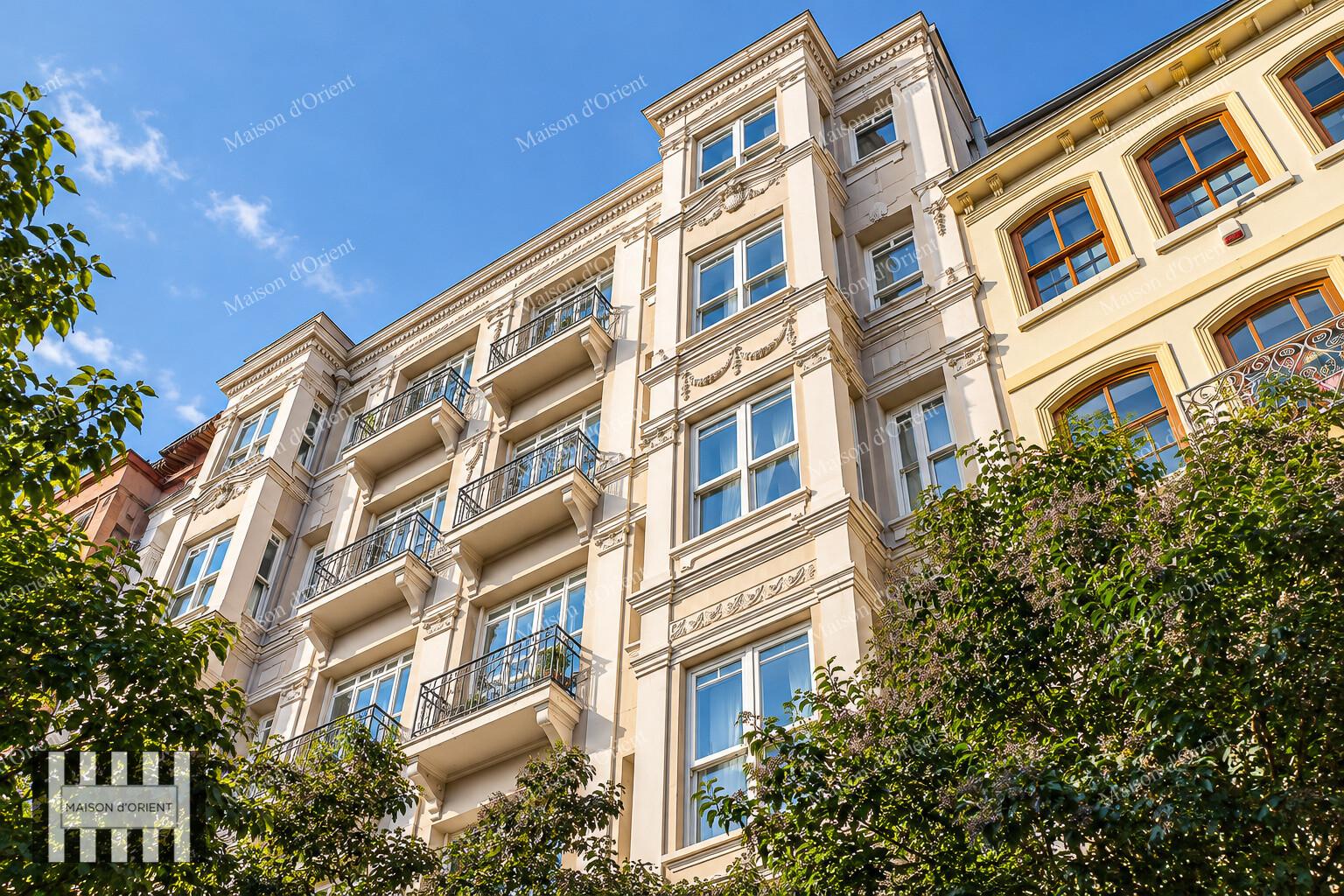 1+1 Flat for Sale with View in Historical Building, Galata — Galata, İstanbul — 1+1 — For Buy